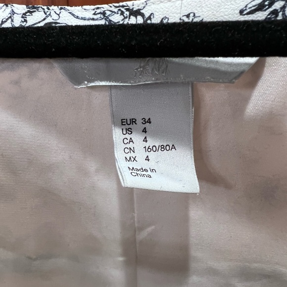 COPY - Black floral H&M Dress - Picture 5 of 7